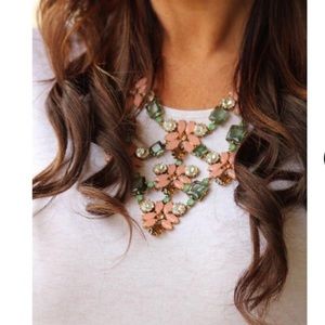 Stella and Dot Fleurette Statement necklace